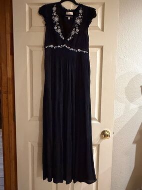 Black Embroidered V-Neck Maxi Dress with Floral Accents. Pockets!